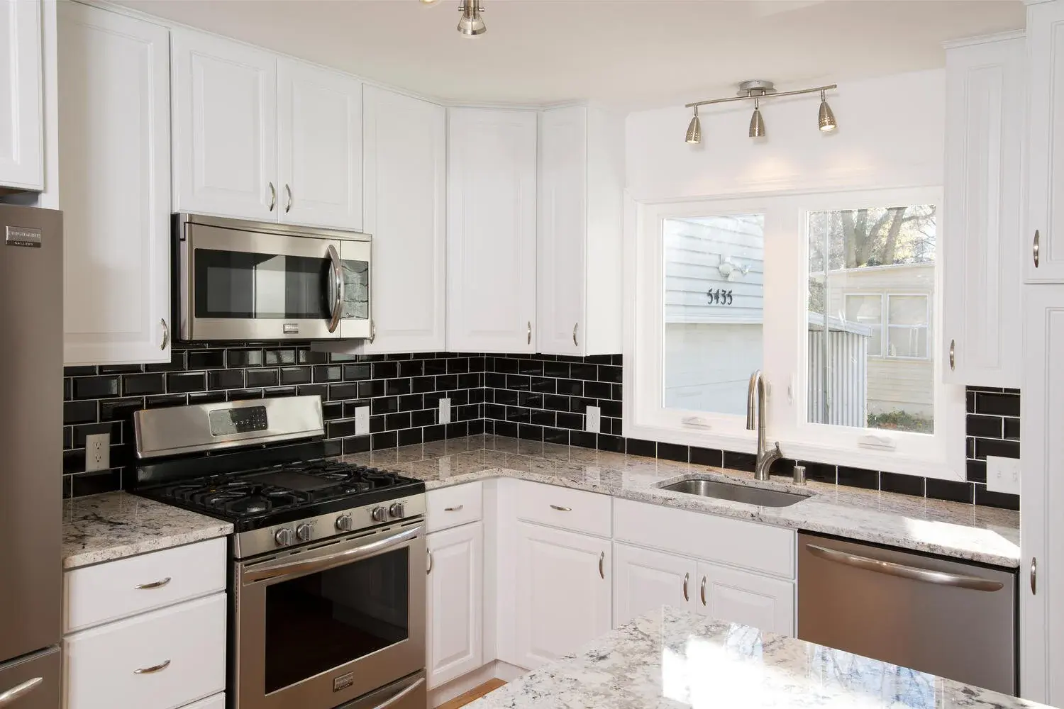 Black and White Kitchen